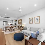 Riverside 2Br Apt With Amazing Rooftop Pool & Parking