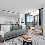 Modern 2br With Stunning Views, Infinity Pool & Gym Apartment Brisbane