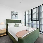 Modern 2br With Stunning Views, Infinity Pool & Gym Apartment