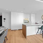 Modern 2br With Stunning Views, Infinity Pool & Gym Apartment *