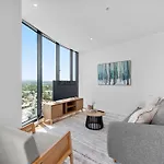 Modern 2br With Stunning Views, Infinity Pool & Gym Brisbane