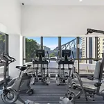 Apartment Stunning Sky With Endless Views, Pool & Parking Brisbane