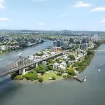 Stunning Sky With Endless Views, Pool & Parking Apartment *
