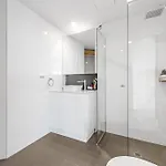Apartment Stunning Sky With Endless Views, Pool & Parking *