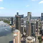 Stunning Sky With Endless Views, Pool & Parking Brisbane