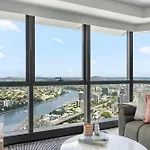 Stunning Sky With Endless Views, Pool & Parking Apartment