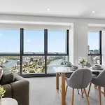 Stunning Sky With Endless Views, Pool & Parking Apartment *