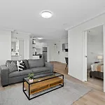Cbd Apt Near Stadium With City & River Views!