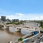 Cbd Apt Near Stadium With City & River Views!