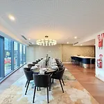 1 Bed And Sofa Bed Riverfront Retreat With Pool At Qwr