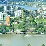 1 Bed And Sofa Bed Riverfront Retreat With Pool At Qwr