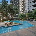 Ultimate Location Chic 2Br Rooftop Pool N Parking
