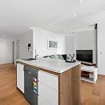 Stylish 2br With Huge Gym, Infinity Pool And Parking *