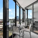 Stylish 2br With Huge Gym, Infinity Pool And Parking Brisbane