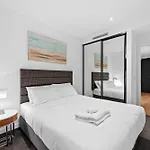 Stylish 2br With Huge Gym, Infinity Pool And Parking * Brisbane