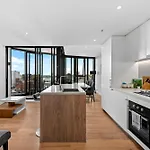 Stylish 2br With Huge Gym, Infinity Pool And Parking Apartment Brisbane