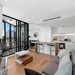 Stylish 2br With Huge Gym, Infinity Pool And Parking Brisbane