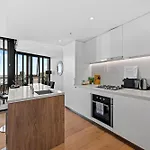 Apartment Stylish 2br With Huge Gym, Infinity Pool And Parking Brisbane