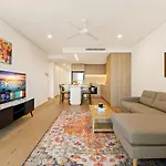 2Br West End Apt With Parking Walk To Convention Ctr