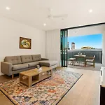 2Br West End Apt With Parking Walk To Convention Ctr