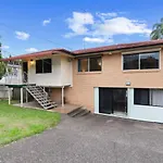 Family Friendly 4Br Home Near Shops And Parks