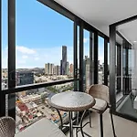 Valley Pad With City And Mountain Views And Infinity Pool