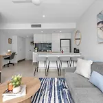 Modern 1Br Apt With Parking And Study Desk!