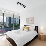 Modern And Stylish With Large Balcony And Parking! Apartment *