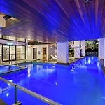 Stunning 1B In South Bank With River & Mountain View