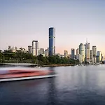 Cbd 2br With Breathtaking Views, Pool & Gym Apartment