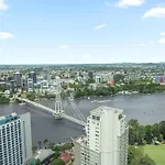 Cbd 2br With Breathtaking Views, Pool & Gym Brisbane