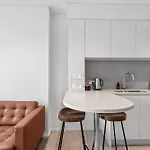Cbd 2br With Breathtaking Views, Pool & Gym