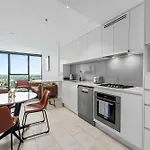 Cbd 2br With Breathtaking Views, Pool & Gym Apartment Brisbane