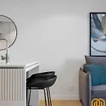 Luxury Retreat Qwr River & Views Apartment