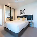 2br Luxury Retreat With Rooftop Pool Access Apartment Brisbane