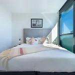 2br Luxury Retreat With Rooftop Pool Access Apartment