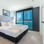 2br Luxury Retreat With Rooftop Pool Access Apartment *