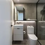 2br Luxury Retreat With Rooftop Pool Access