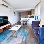 2br Luxury Retreat With Rooftop Pool Access Apartment
