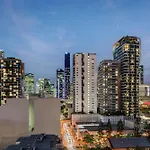 City View Apt With Balcony, King Bed, Parking & Gym