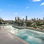 Boho Retreat Apartment - Walk To Gabba Stadium - Free Parking
