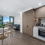 Central Spacious 2B2B With Free Parking And Rooftop Pool