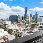 Central Spacious 2B2B With Free Parking And Rooftop Pool