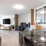 Homestay Private Cbd Bedroom In A Shared On River