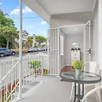 Charming Cottage Short Distance To Cbd With Parking