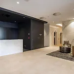 Stunning Getaway One King Bed With Unlimited Wi-fi Apartment *