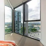 Apartment Stunning Getaway One King Bed With Unlimited Wi-fi *