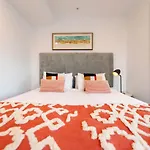Stunning Getaway One King Bed With Unlimited Wi-fi Brisbane