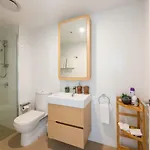 Stunning Getaway One King Bed With Unlimited Wi-fi Apartment *
