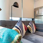 Stunning Getaway One King Bed With Unlimited Wi-fi Apartment Brisbane